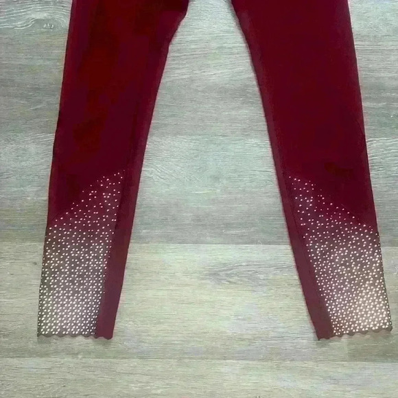 Lululemon Tight Stuff Tight II 25" size 4 like new condition 
Deep Ruby - Picture 8 of 16